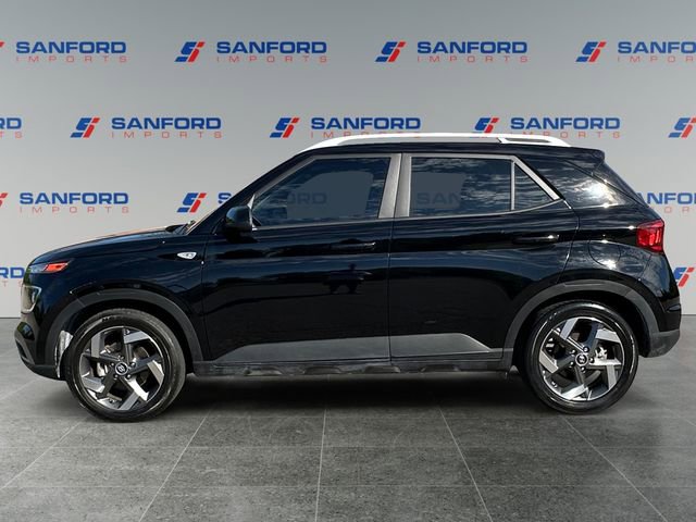 Used 2022 Hyundai Venue SEL w/ Cargo Package FWD image 2