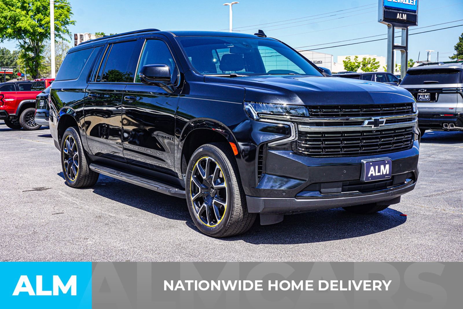 Used 2022 Chevrolet Suburban RST w/ Sport Performance Package AWD/4WD image 6