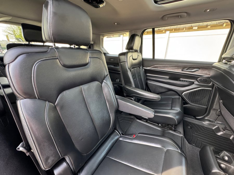 Used 2021 Jeep Grand Cherokee L Limited AWD/4WD image 36