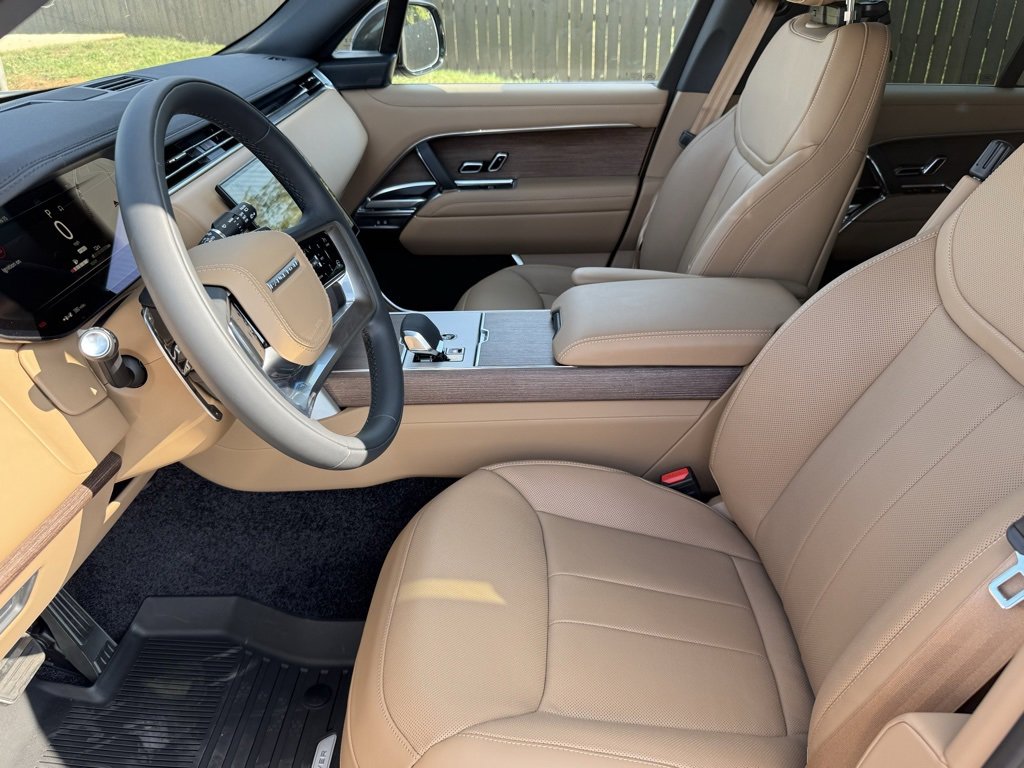 New 2025 Land Rover Range Rover SE image 11