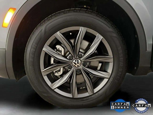 Used 2023 Volkswagen Tiguan SE w/ Panoramic Sunroof Package image 30