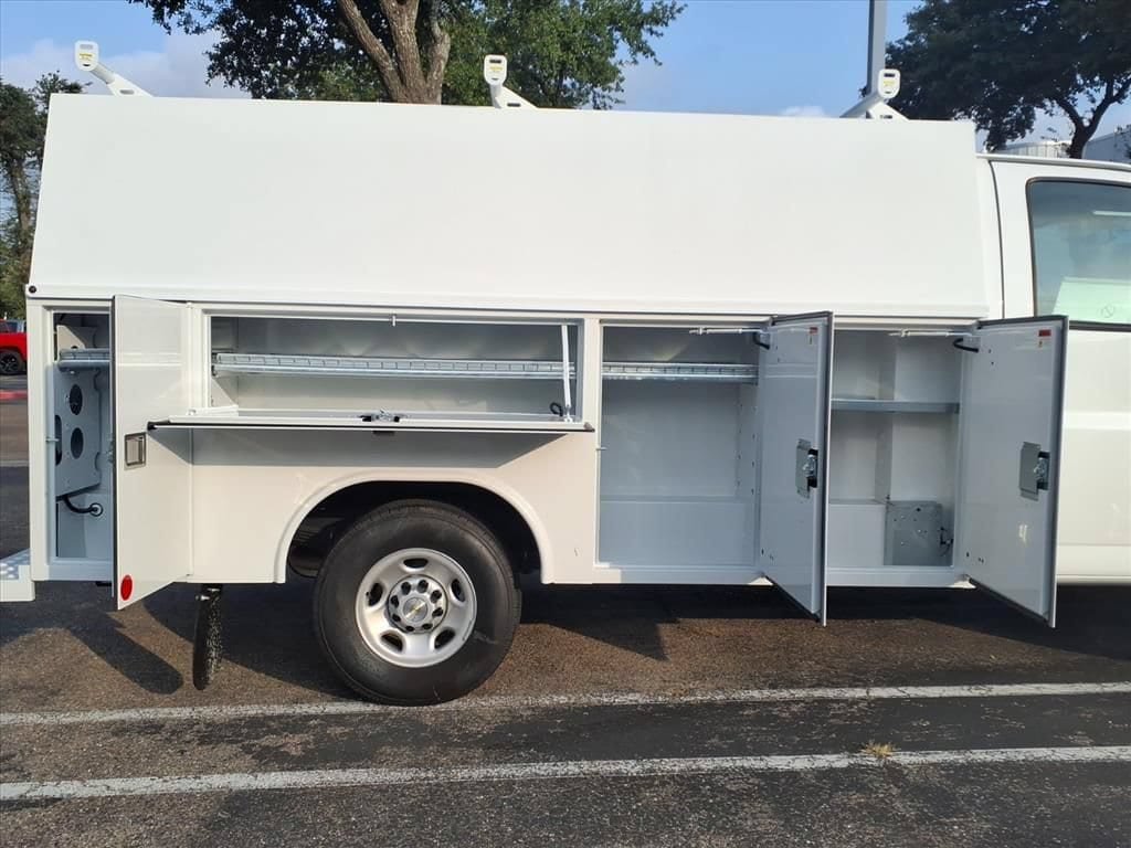 New 2026 Chevrolet Express 3500 w/ Power Convenience Package RWD image 17