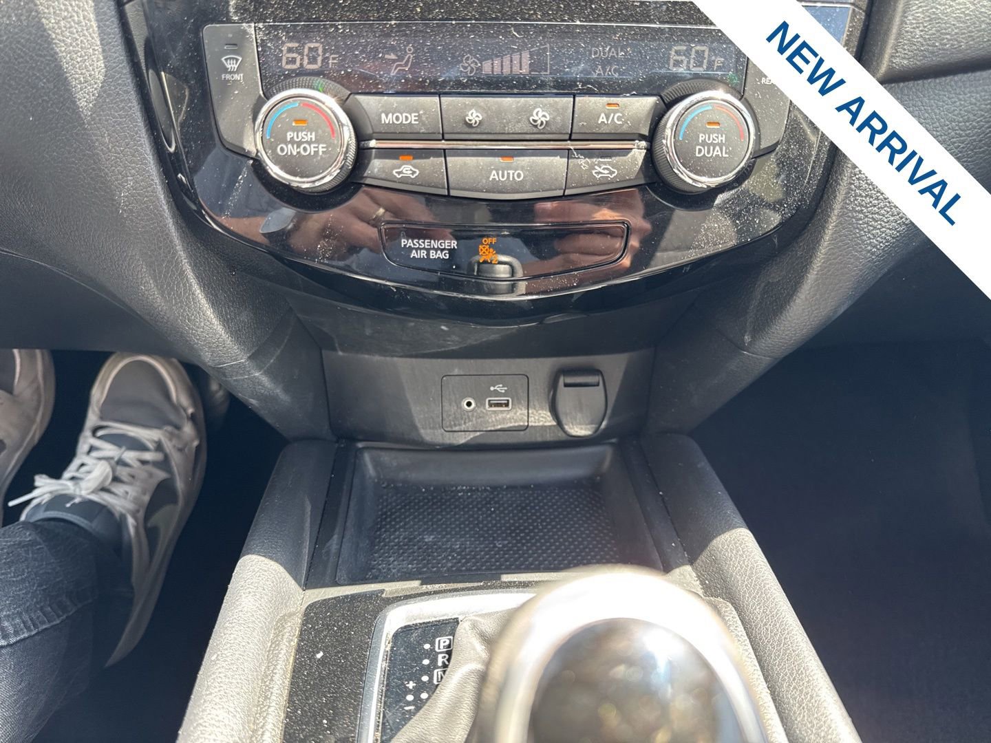 Used 2020 Nissan Rogue SV image 25