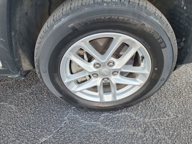 Used 2023 Jeep Grand Cherokee L Laredo image 40