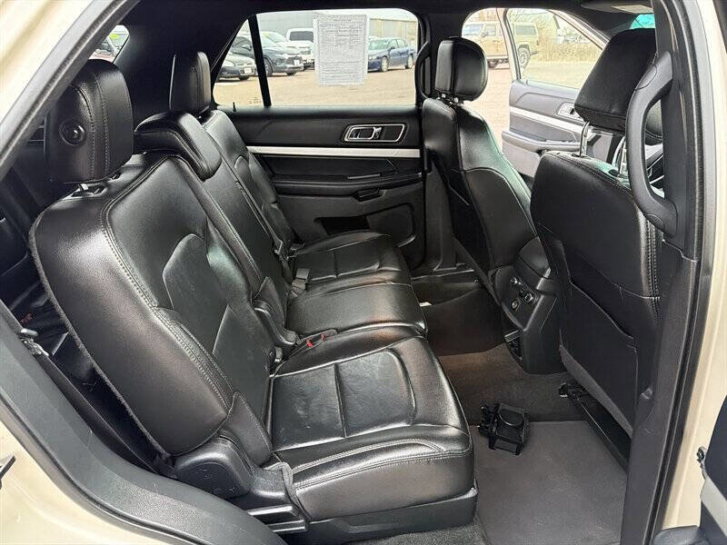 Used 2017 Ford Explorer XLT w/ Equipment Group 202A image 20