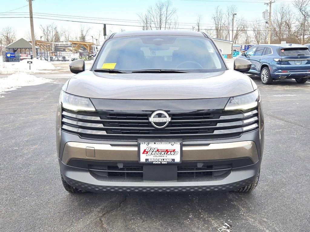 Used 2025 Nissan Kicks SV w/ Charging Package image 8