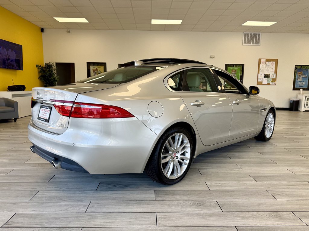 Used 2016 Jaguar XF Premium AWD/4WD image 6