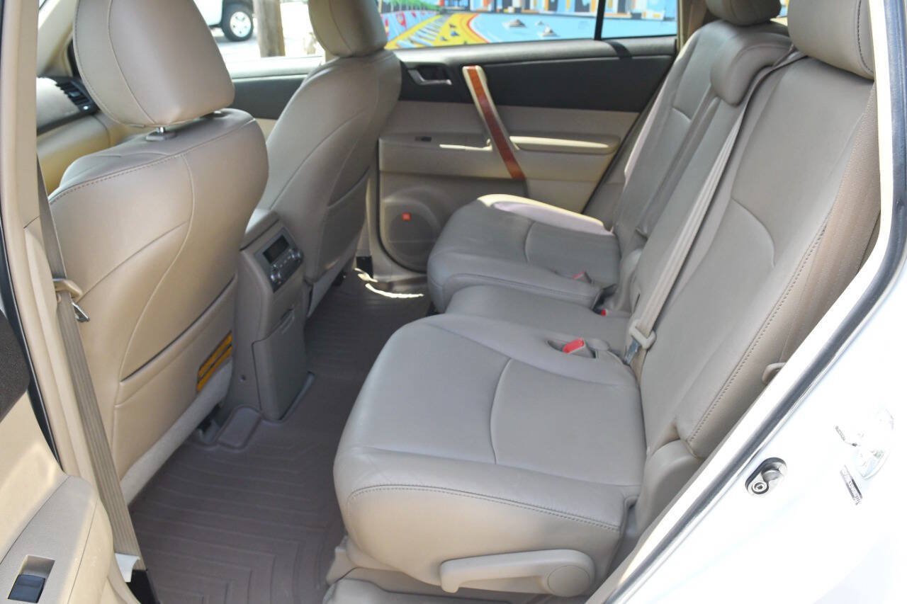 Used 2010 Toyota Highlander Limited AWD/4WD image 19