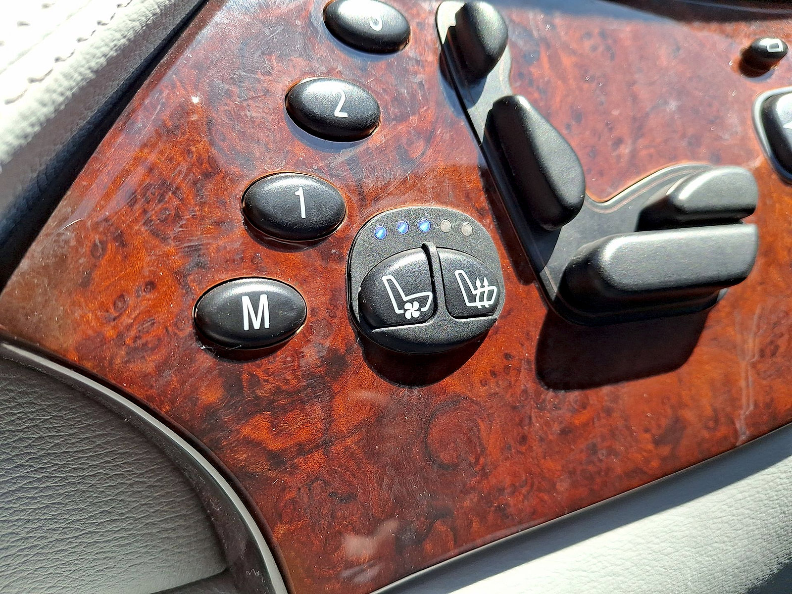 Used 2000 Mercedes-Benz CL 500 image 18