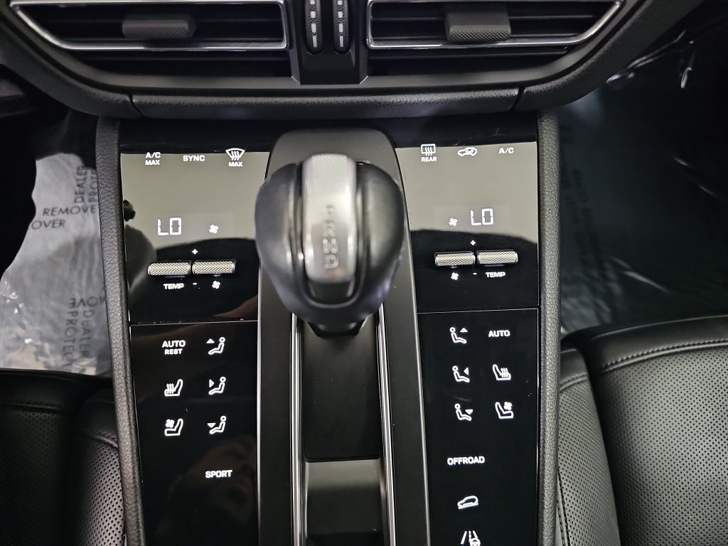 Used 2023 Porsche Macan Turbo AWD/4WD image 27