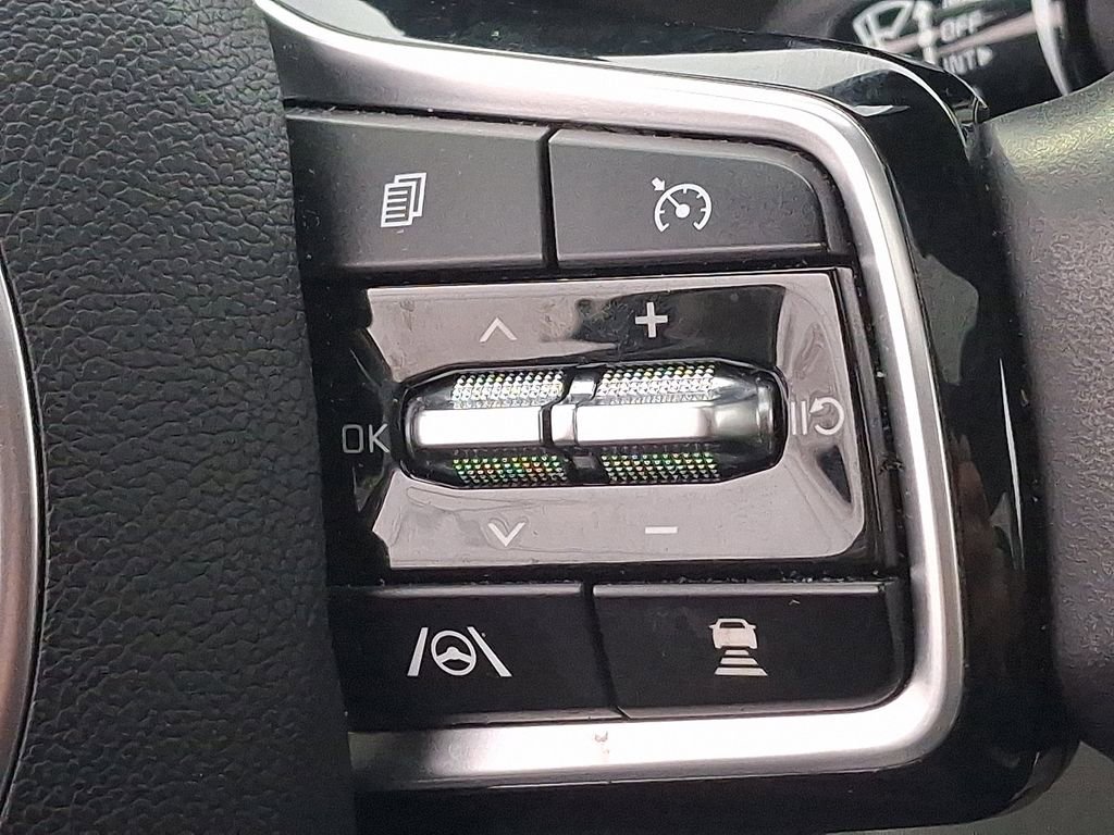 Used 2024 Kia Carnival SX Prestige FWD image 24