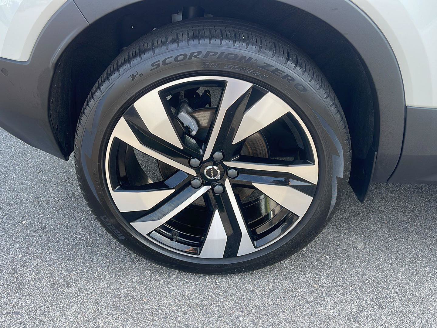 Used 2023 Volvo XC40 B5 Ultimate w/ Protection Package Premier AWD/4WD image 10