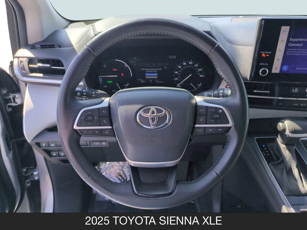 Used 2025 Toyota Sienna XLE FWD image 12