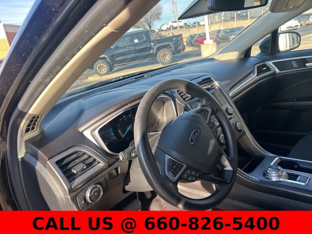 Used 2017 Ford Fusion SE image 13