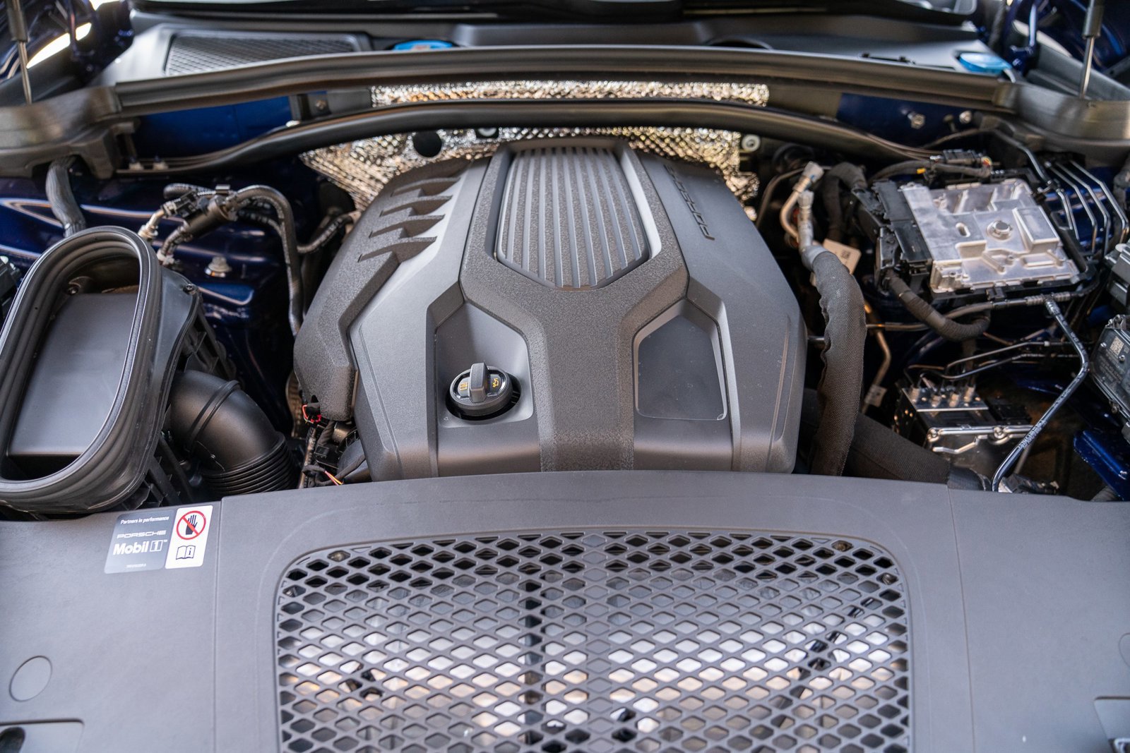 Certified 2026 Porsche Macan AWD/4WD image 29