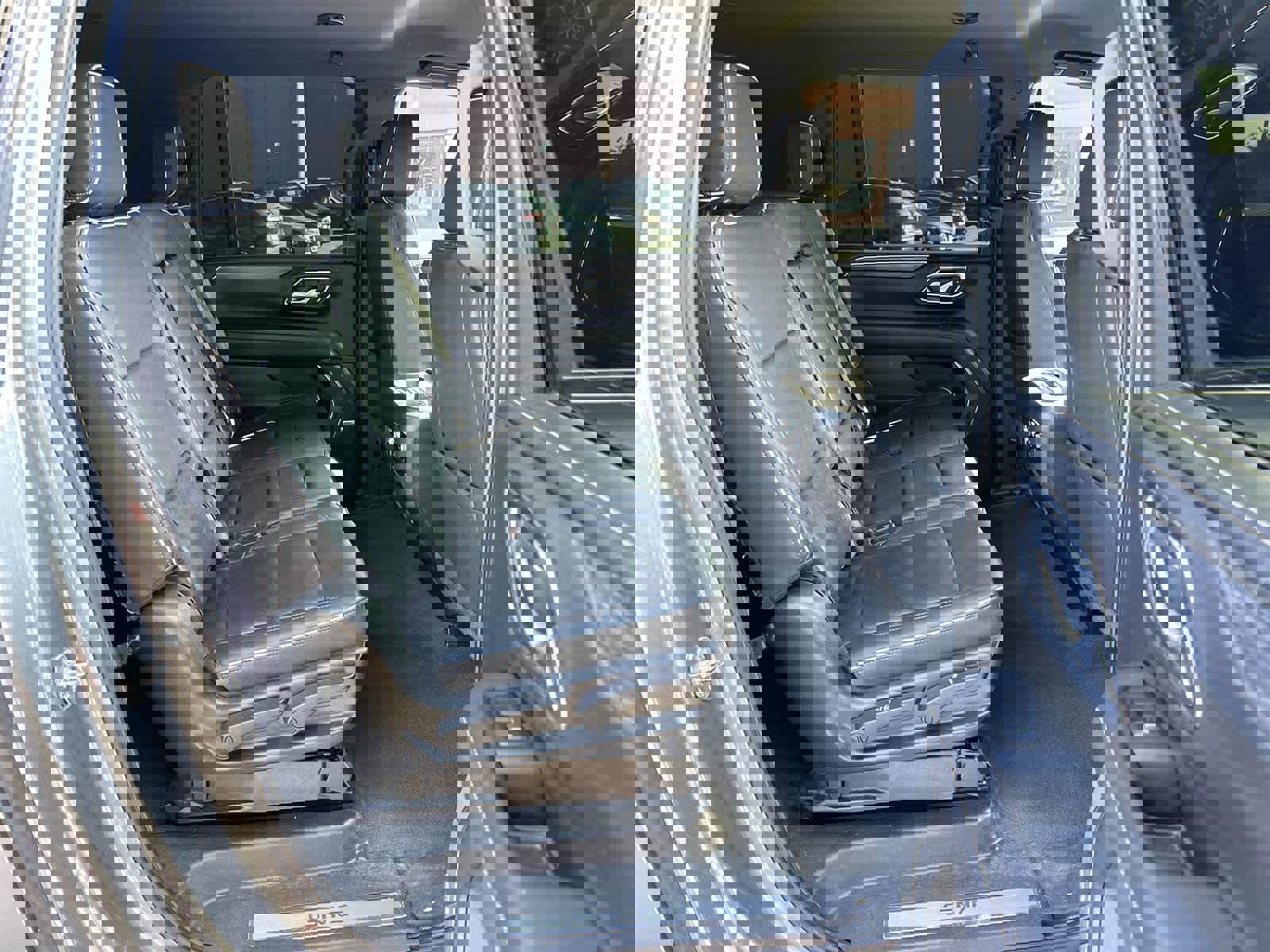 Used 2022 GMC Yukon XL SLT w/ SLT Luxury Package image 13