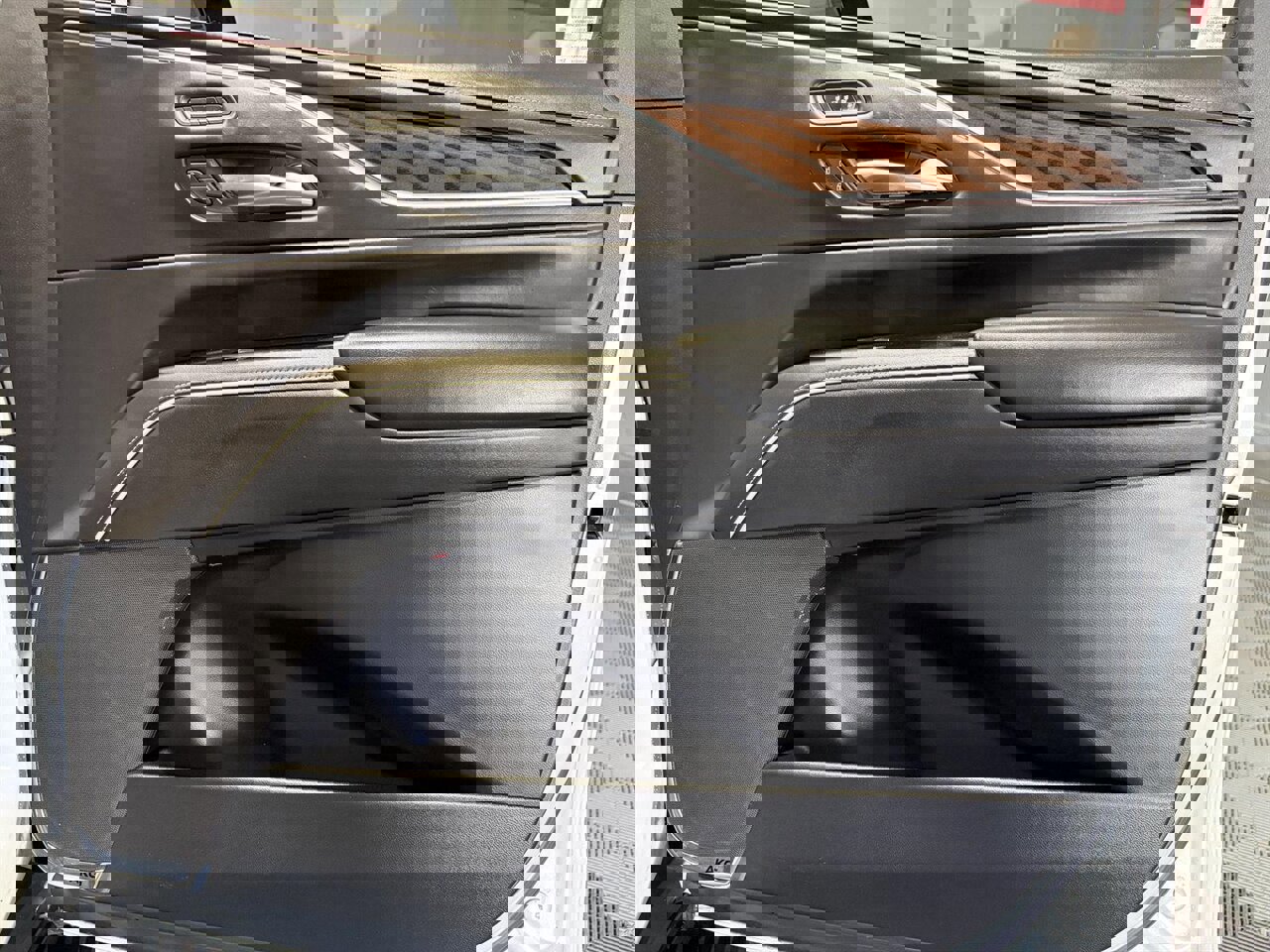 Used 2022 Cadillac Escalade Sport Platinum w/ Heavy-Duty Trailer Package image 21