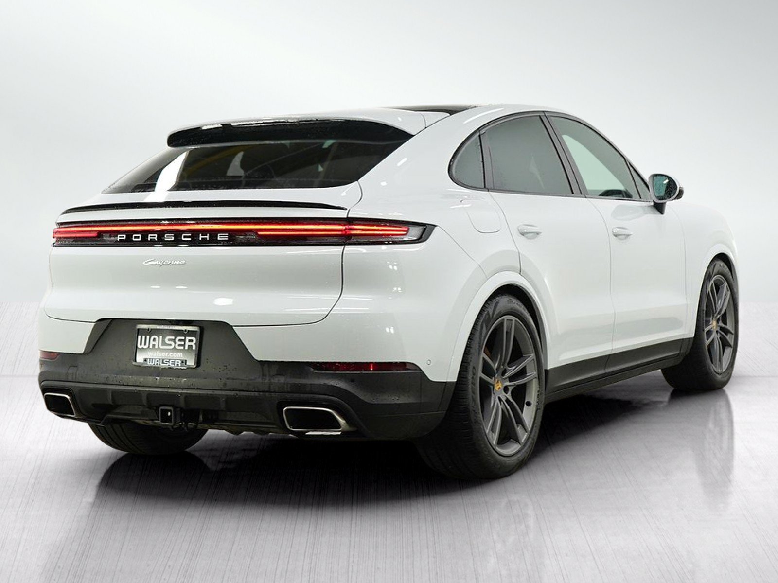 Used 2024 Porsche Cayenne Coupe AWD/4WD image 5