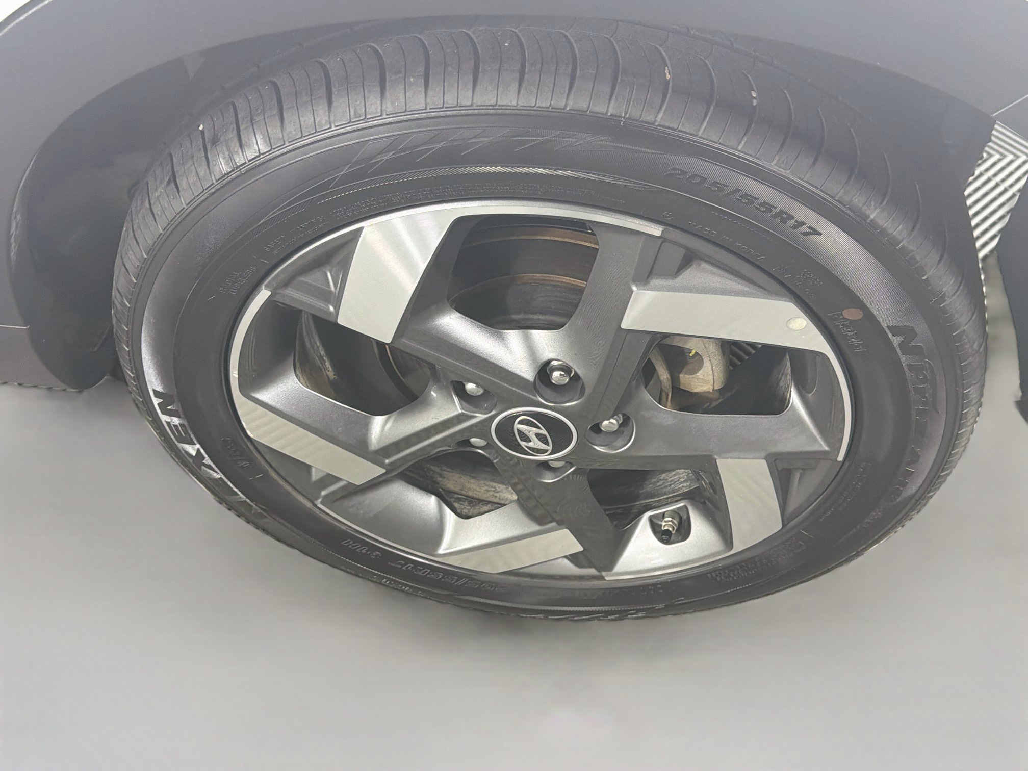 Used 2025 Hyundai Venue SEL FWD image 11