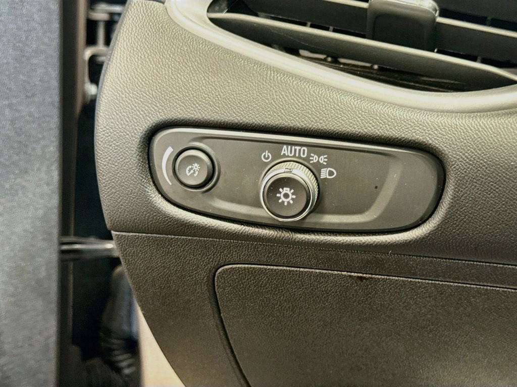 Used 2025 Chevrolet Malibu LT FWD image 10