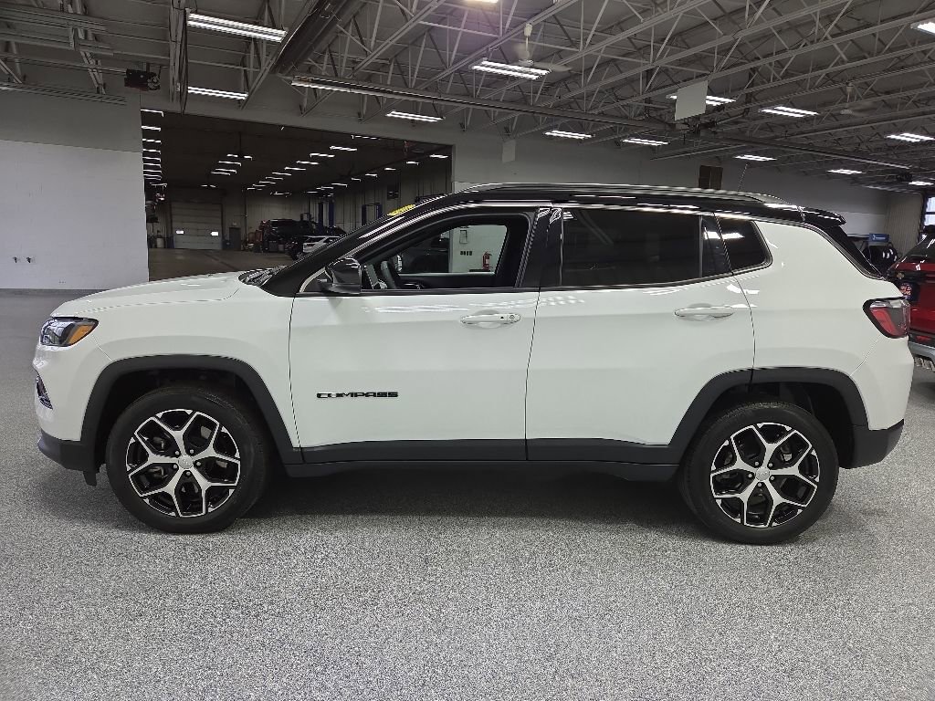 Used 2024 Jeep Compass Limited AWD/4WD image 4