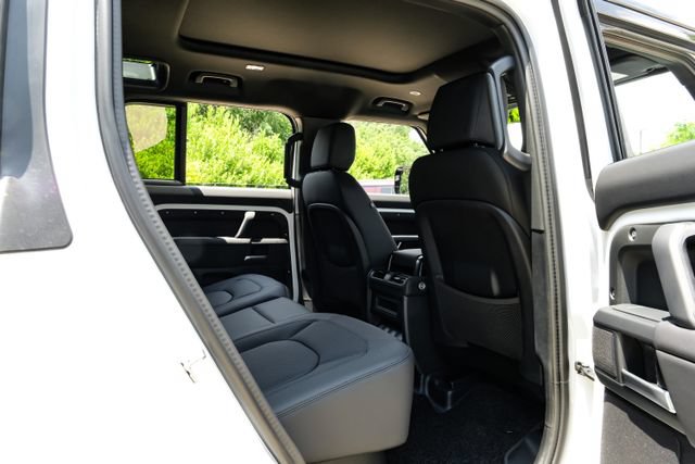 New 2026 Land Rover Defender 110 X-Dynamic SE AWD/4WD image 44