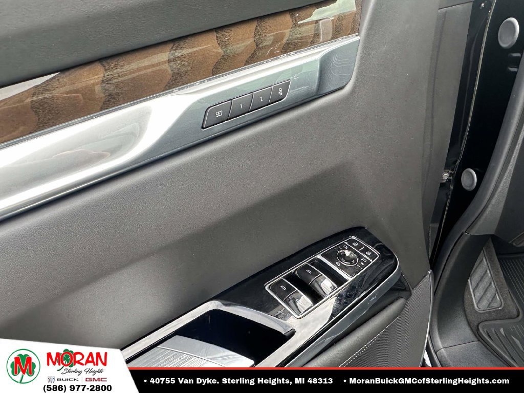 Used 2025 Cadillac Escalade Sport Platinum AWD/4WD image 17