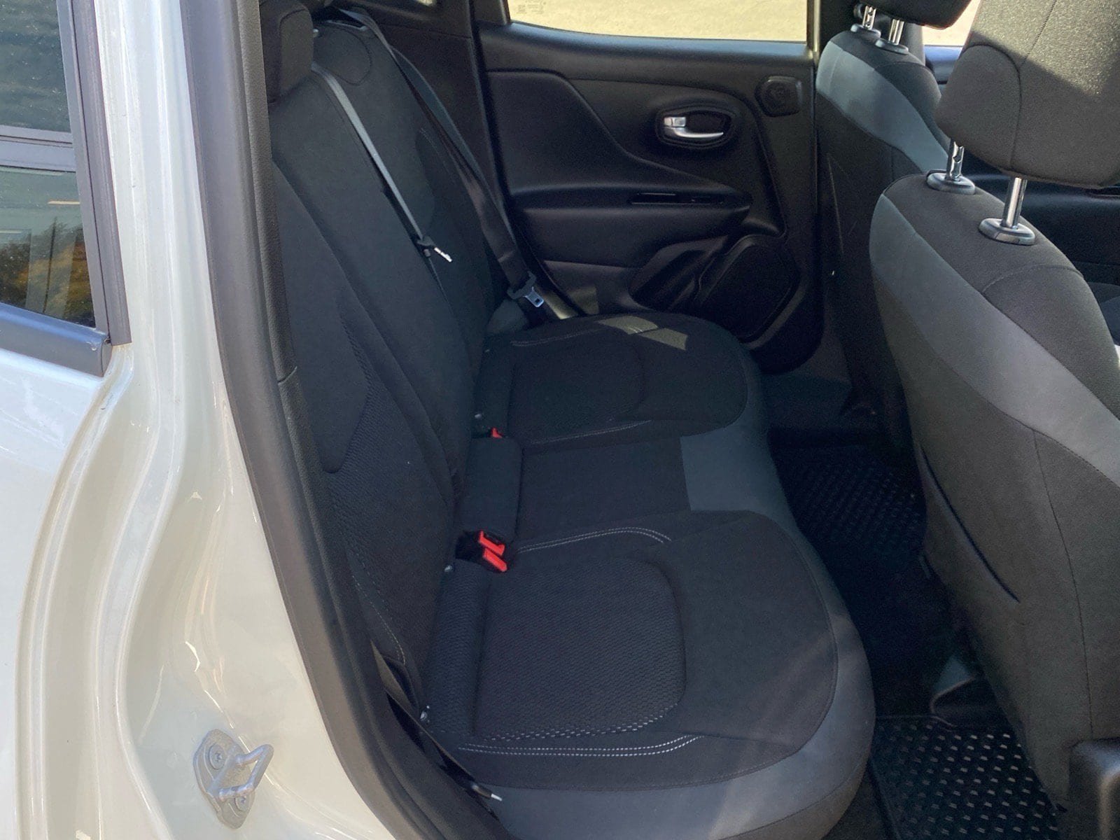 Used 2023 Jeep Renegade Altitude w/ Sun/Sound Group AWD/4WD image 26