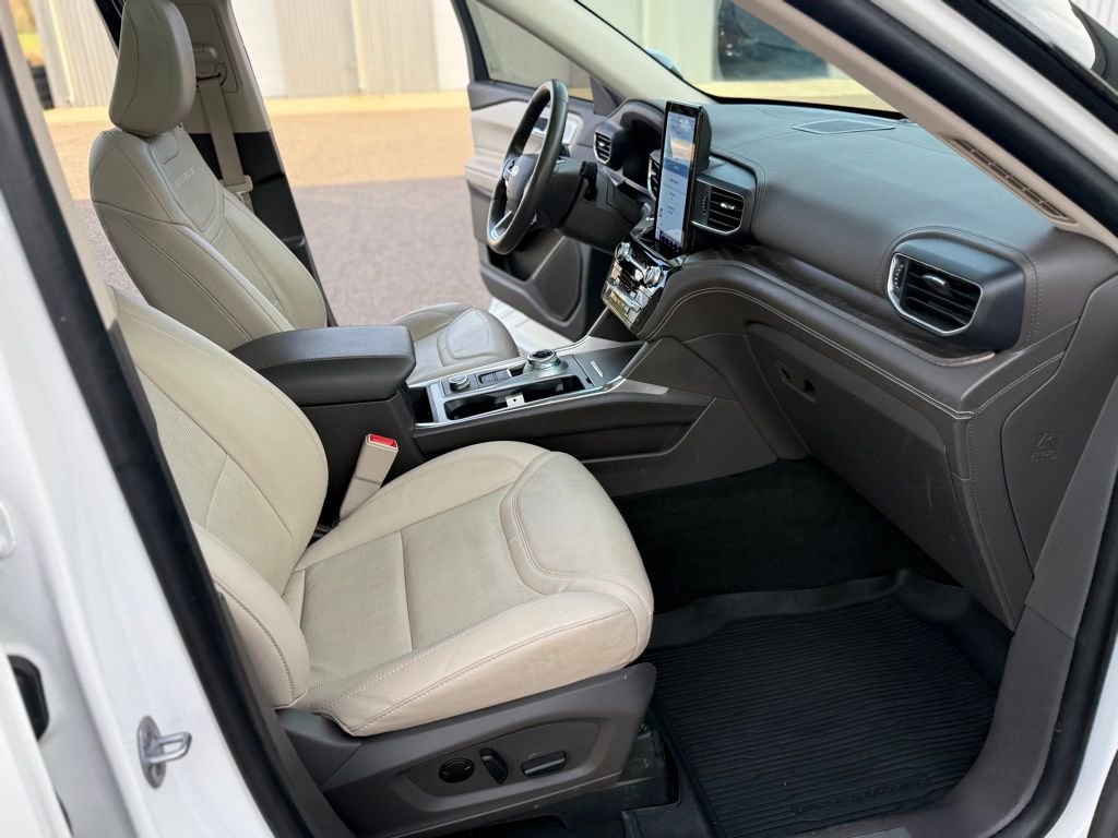 Used 2022 Ford Explorer Platinum w/ Equipment Group 601A image 45