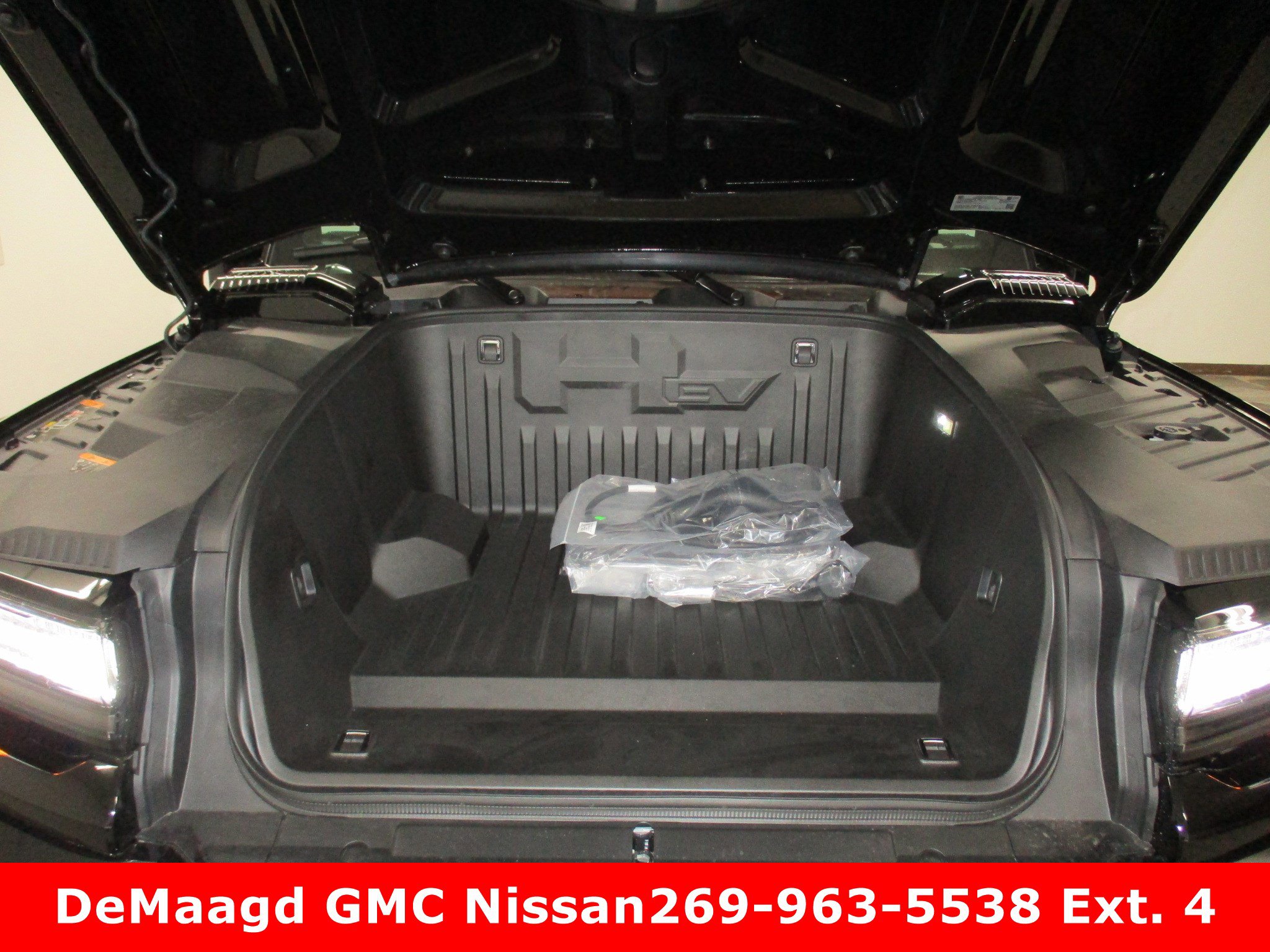 New 2026 GMC Hummer EV 4x4 Crew Cab w/ LPO, Dark Essentials Package image 11