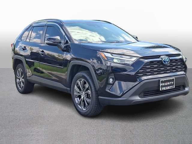 Used 2022 Toyota RAV4 XLE Premium AWD/4WD image 3