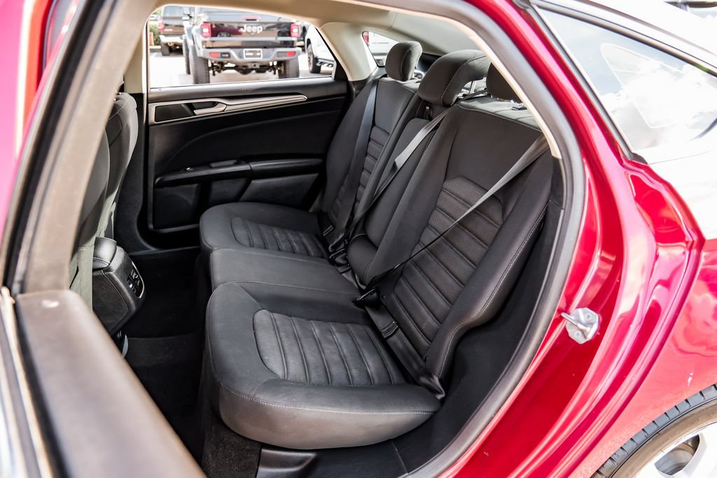 Used 2018 Ford Fusion SE w/ Fusion SE Technology Package FWD image 35