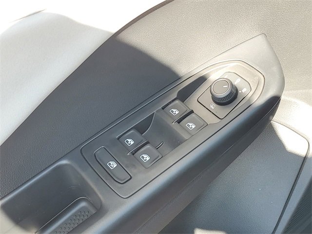 New 2025 Volkswagen Taos SE image 33