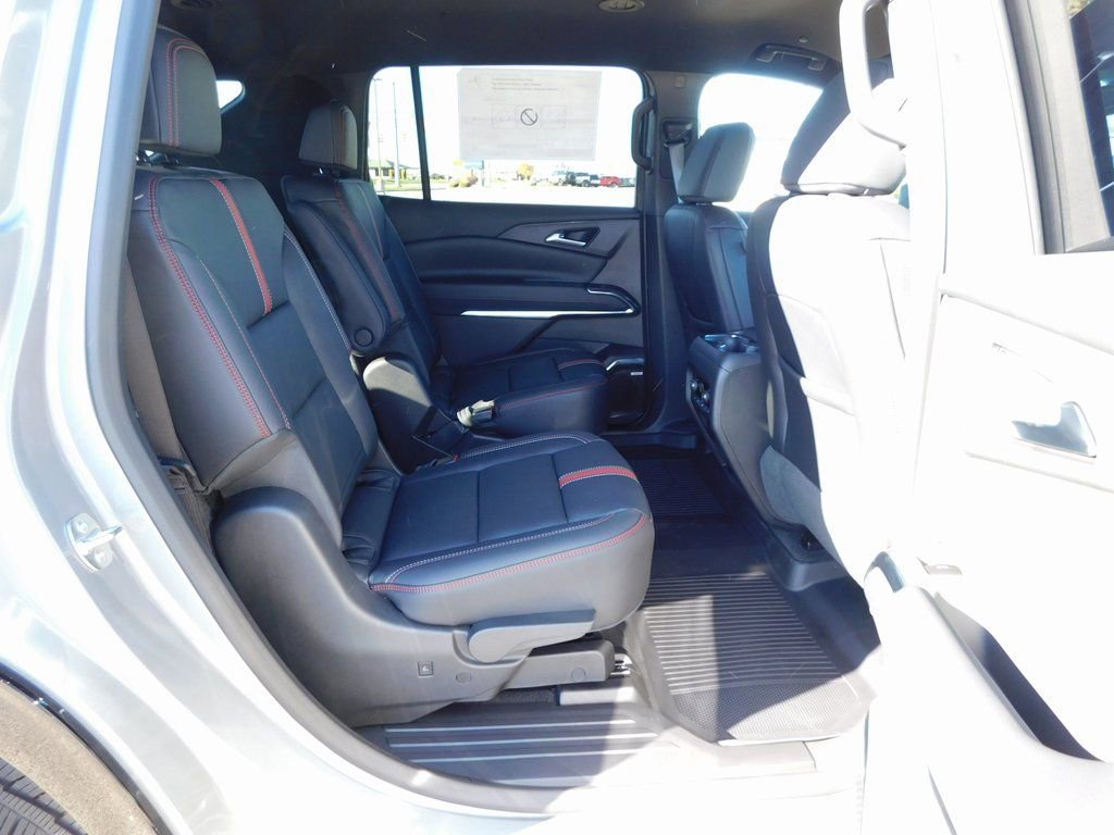 New 2026 Chevrolet Traverse RS w/ LPO, Floor Liner Package image 21