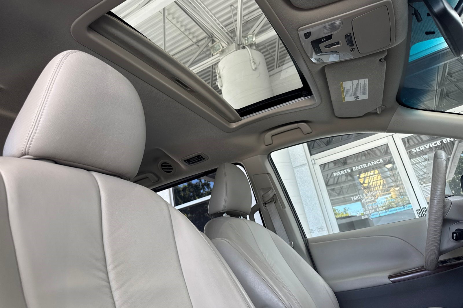 Used 2011 Toyota Sienna XLE FWD image 22