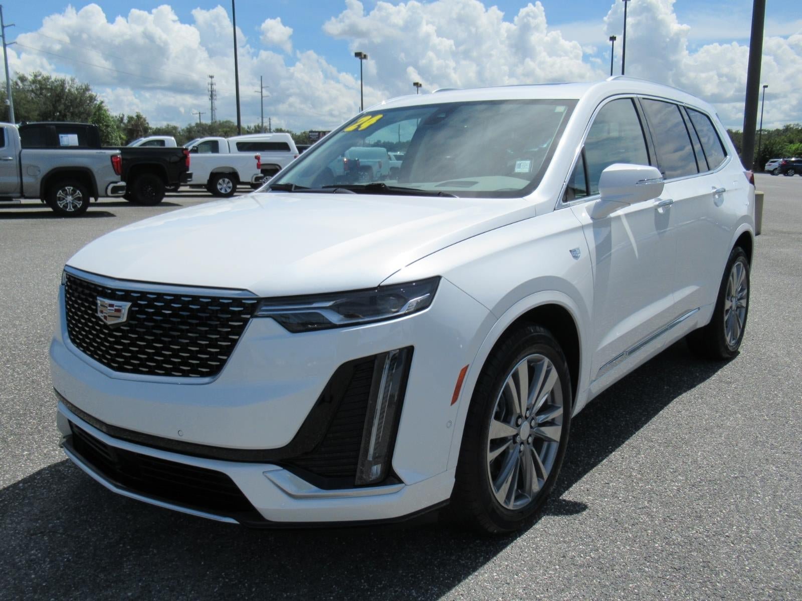 Used 2024 Cadillac XT6 Premium Luxury w/ Technology Package AWD/4WD image 3