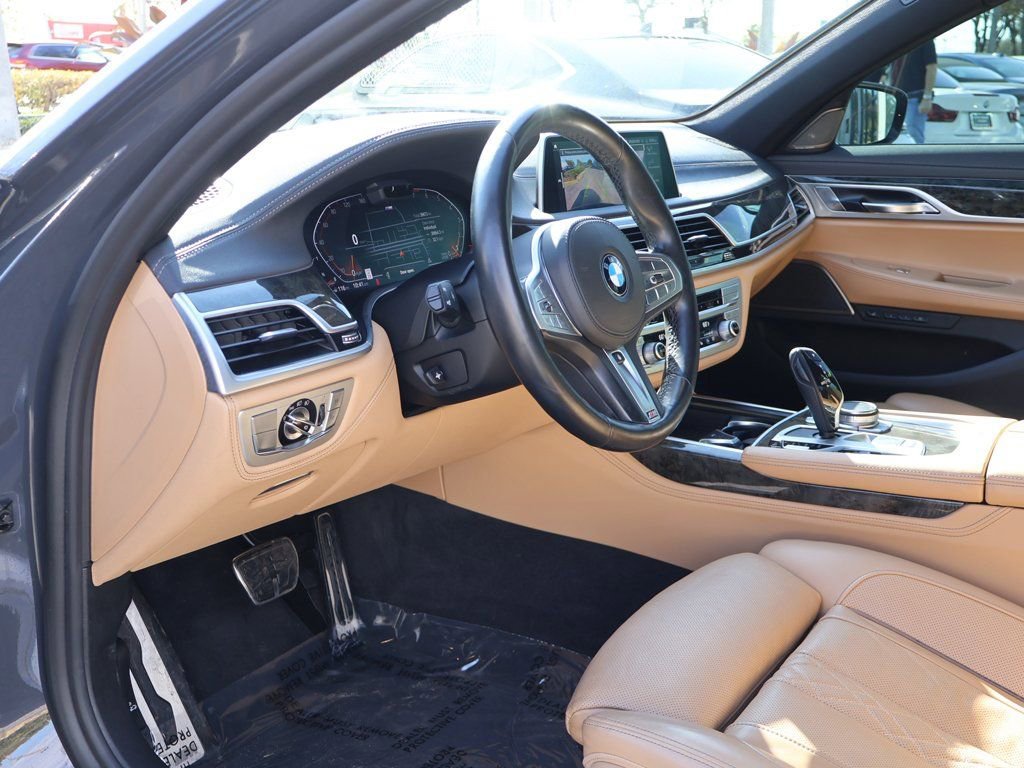 Used 2022 BMW 740i w/ M Sport Package image 31