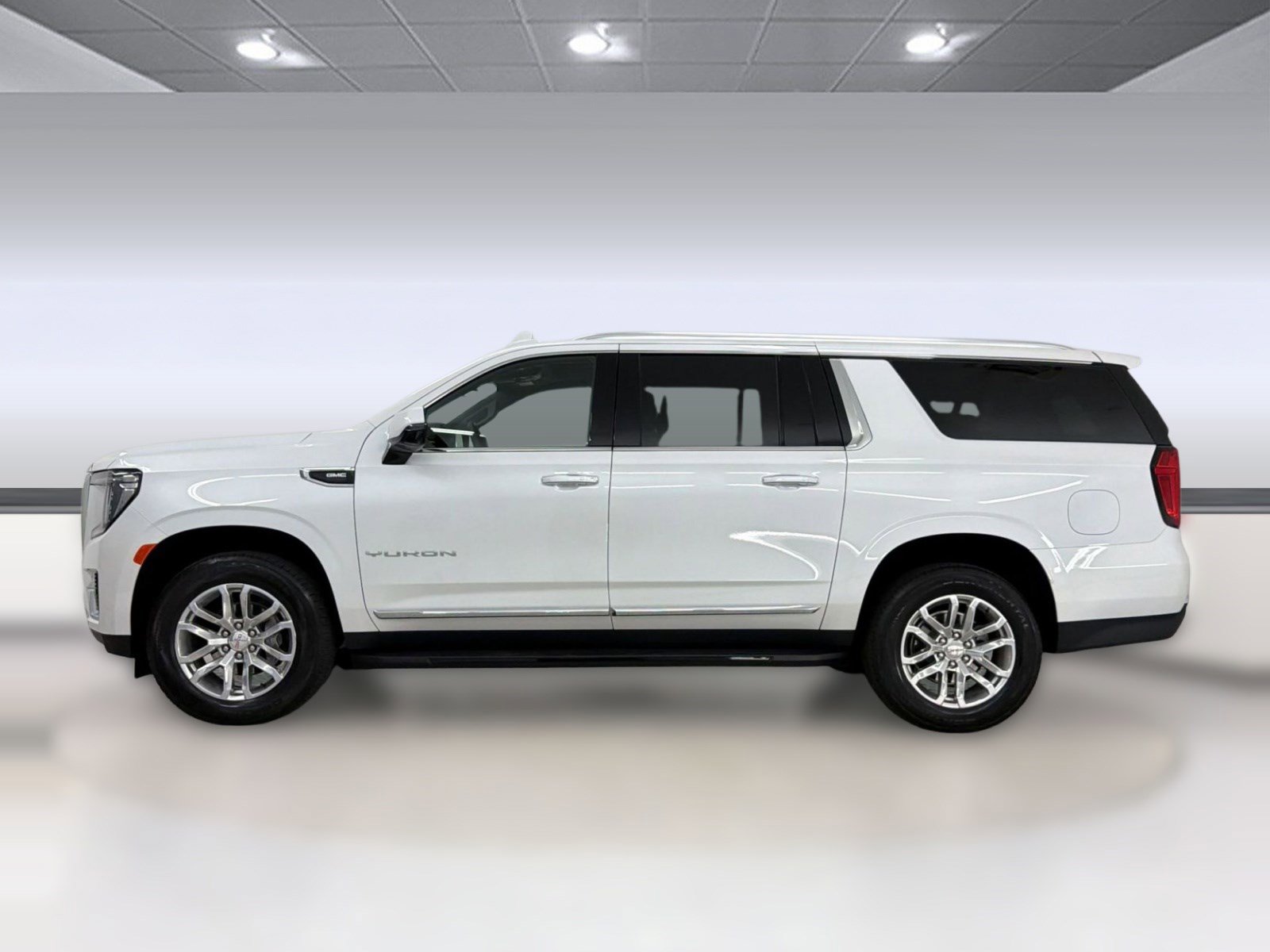Used 2024 GMC Yukon XL SLT w/ SLT Premium Package AWD/4WD image 2