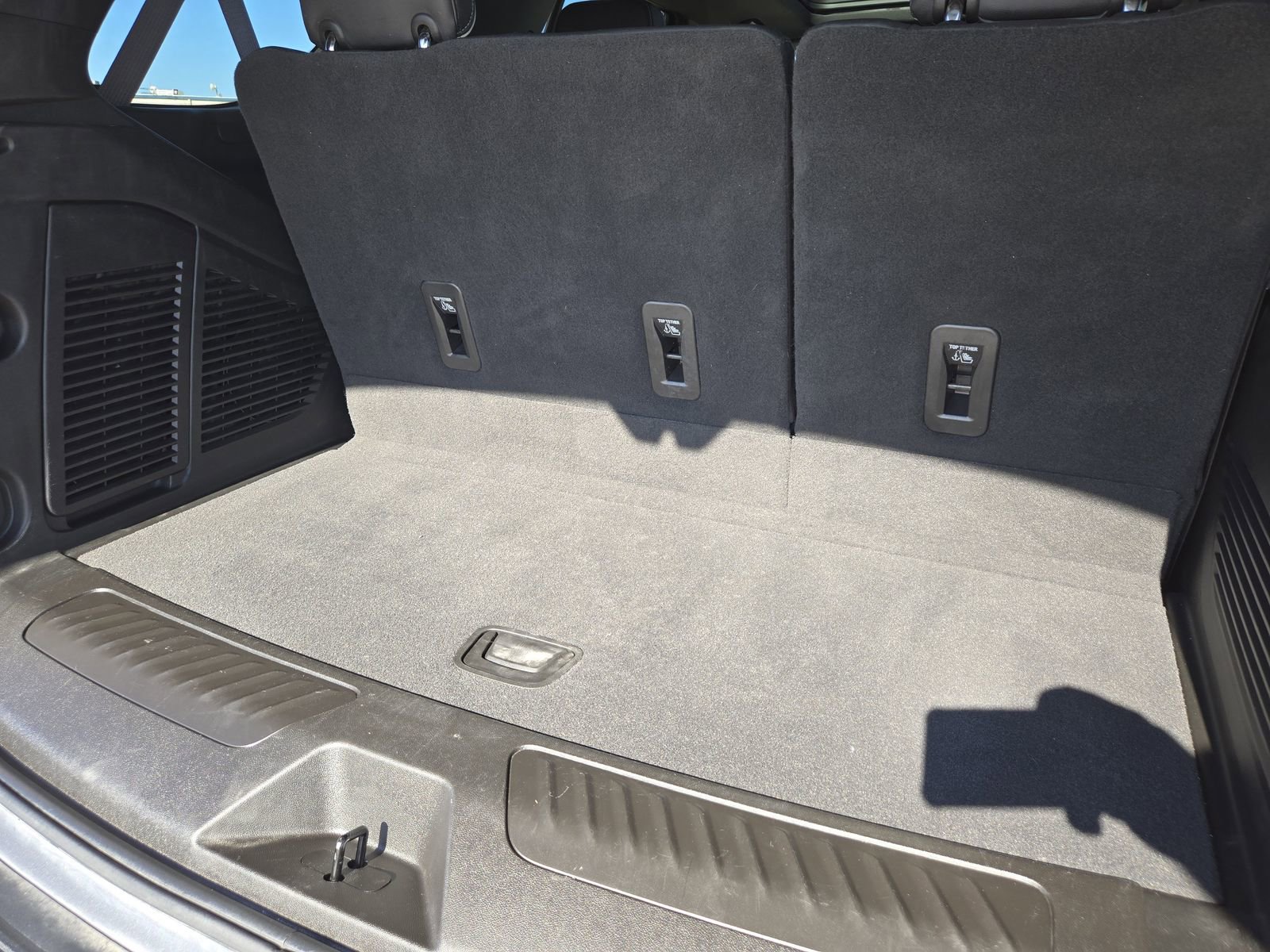 Used 2022 GMC Yukon SLT w/ SLT Luxury Package image 32