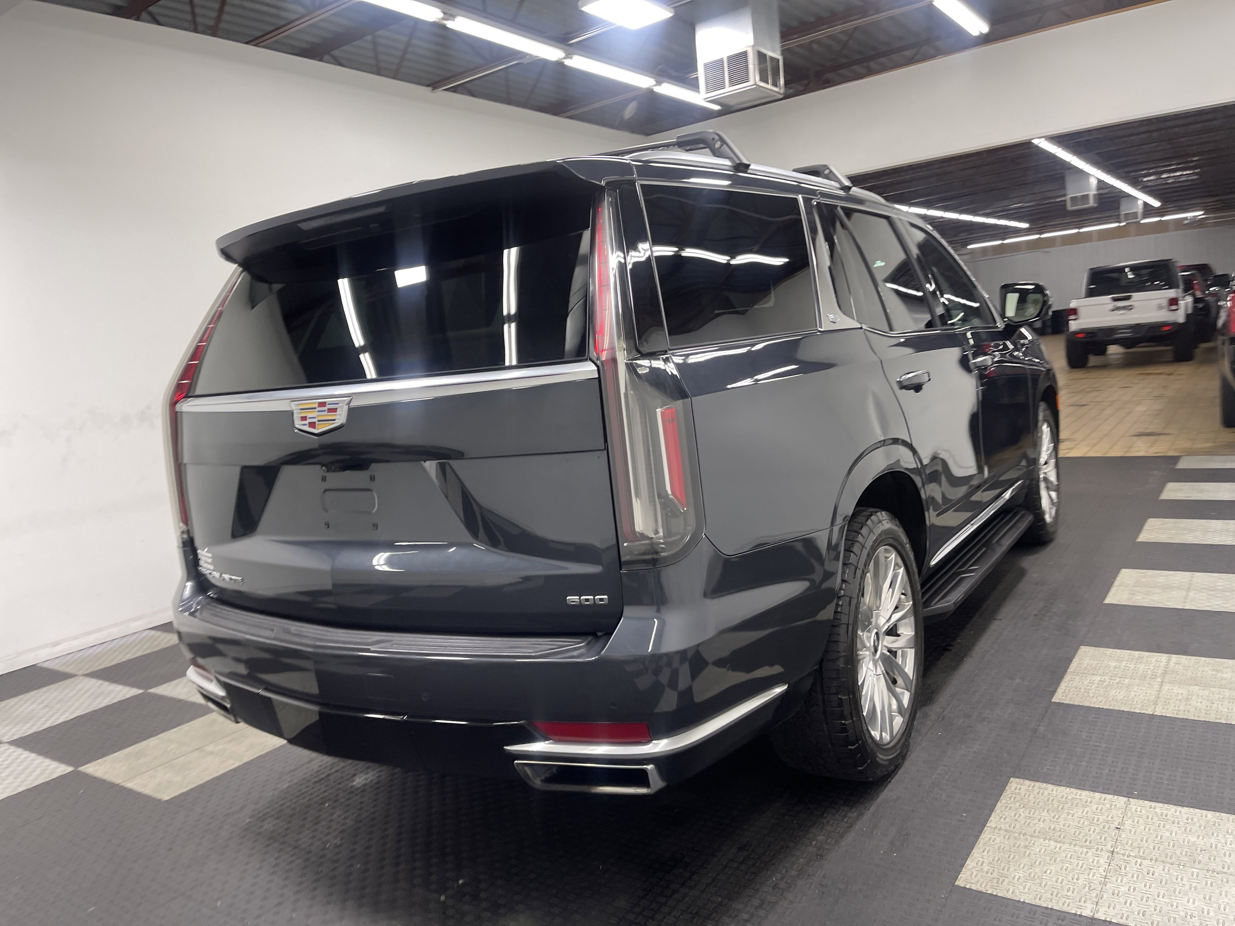Used 2022 Cadillac Escalade Premium Luxury w/ Performance Package AWD/4WD image 5