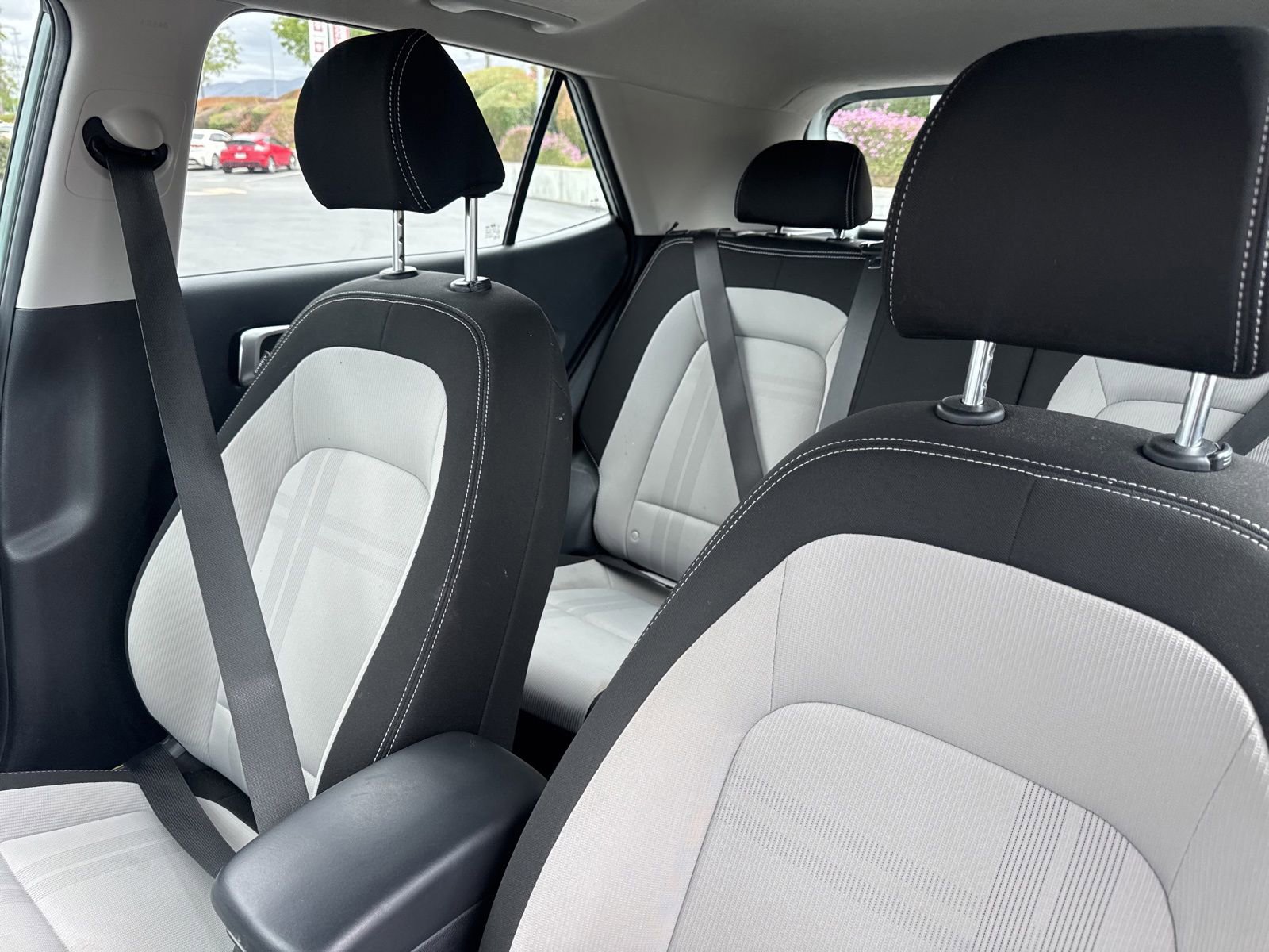 Used 2025 Hyundai Venue SEL FWD image 17
