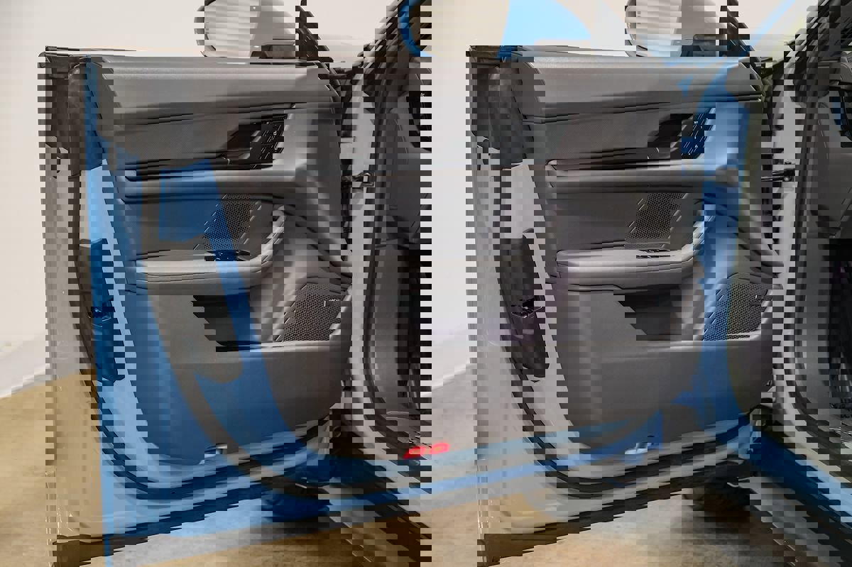 Used 2022 Porsche Taycan 4S image 40