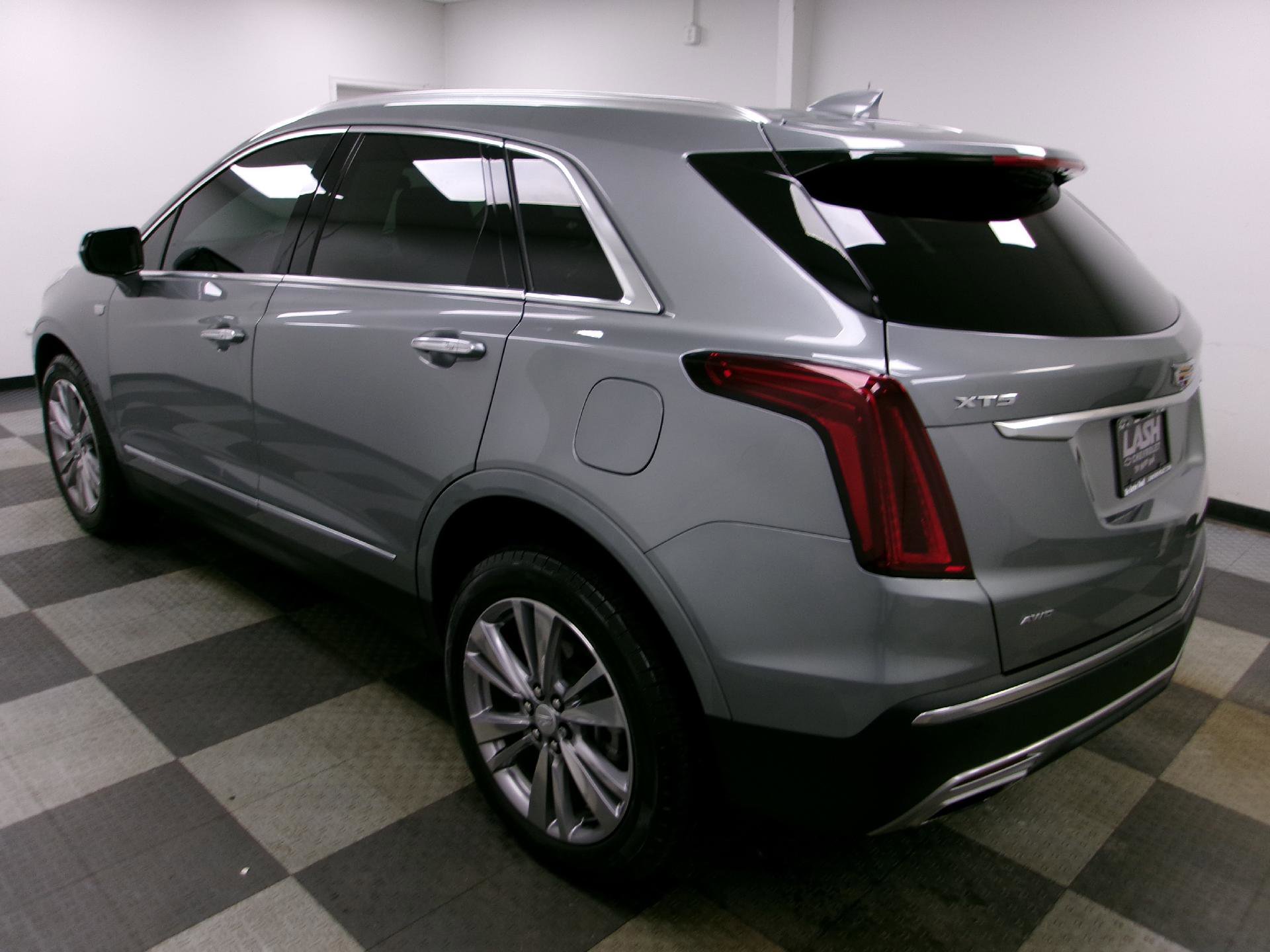 Used 2023 Cadillac XT5 Premium Luxury image 2