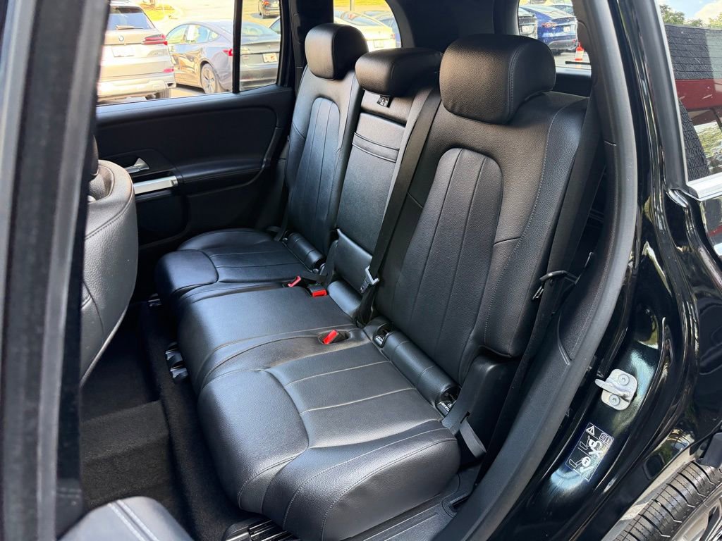 Used 2023 Mercedes-Benz GLB 250 w/ Premium Package image 31