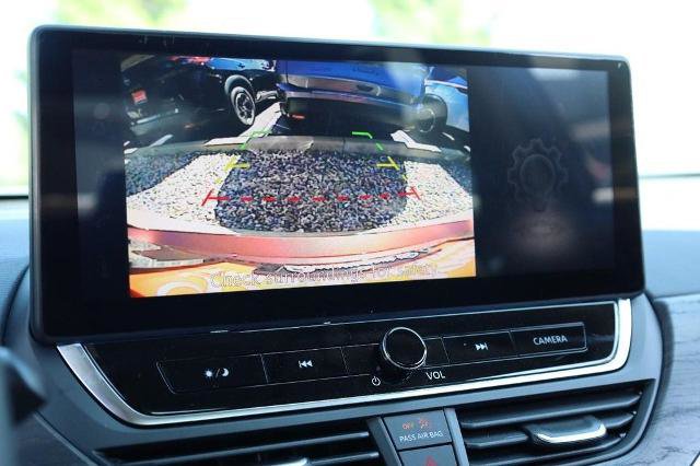 Used 2025 Nissan Altima 2.5 SV w/ SV Premium Package FWD image 13