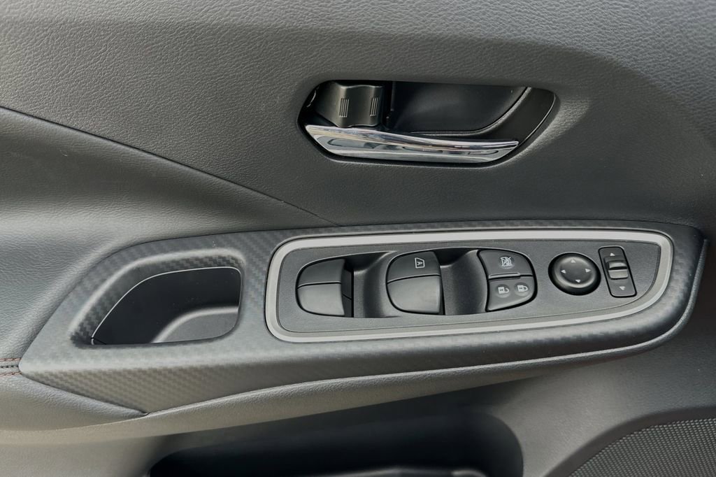 New 2025 Nissan Versa SR w/ Trunk Package image 8