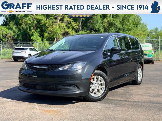 Used 2022 Chrysler Voyager LX FWD image 1