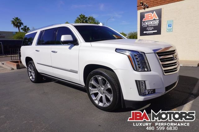 Used 2020 Cadillac Escalade ESV Platinum image 2