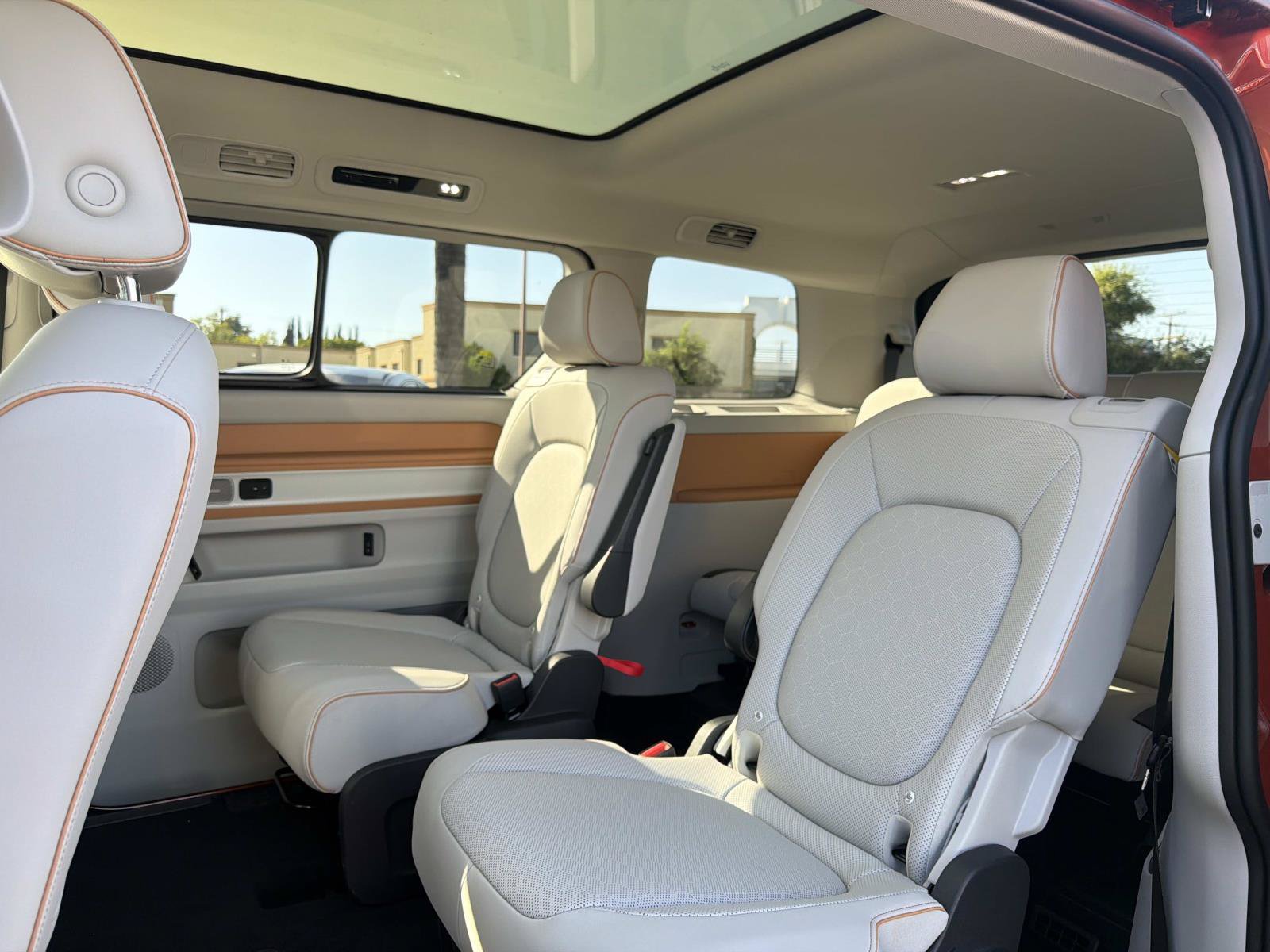 Certified 2025 Volkswagen ID. Buzz Pro S Plus RWD image 10