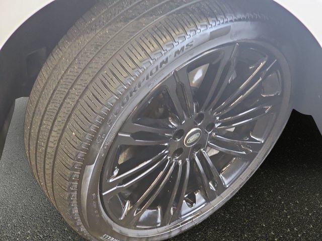 Certified 2025 Land Rover Range Rover SE AWD/4WD image 33